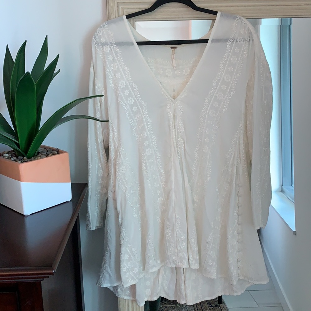 FREE PEOPLE white embroidered tunic (XS) ✨